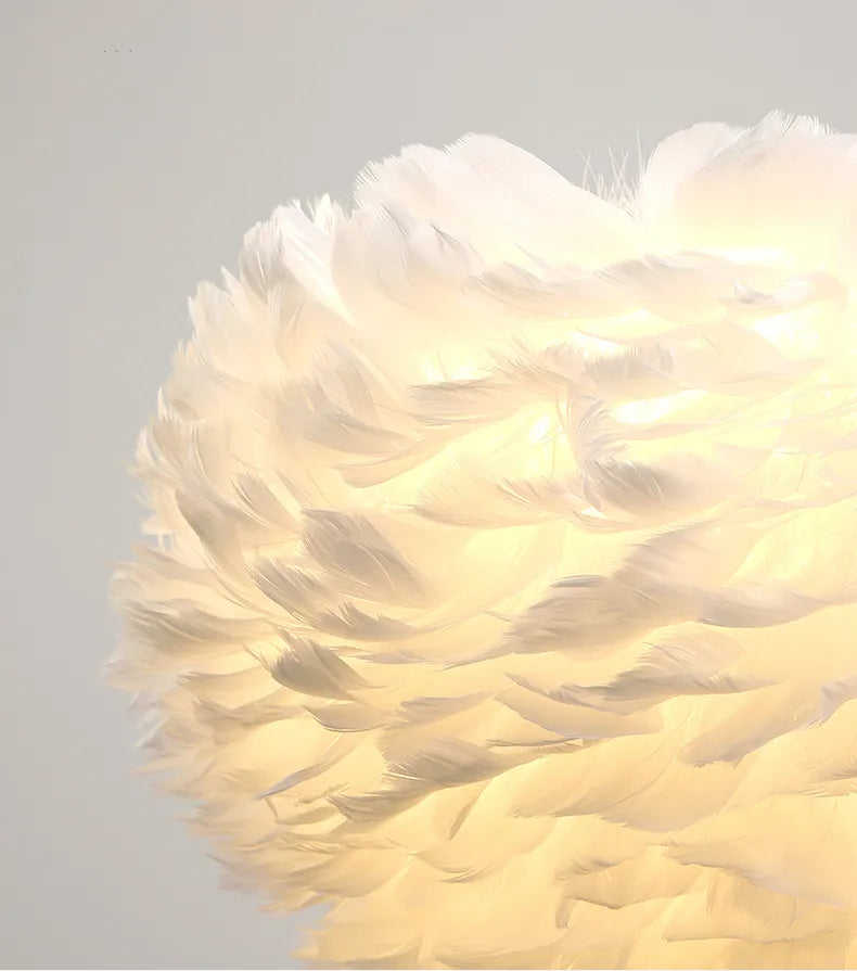 Lampe moderne en plumes d'oie faite main Clelia