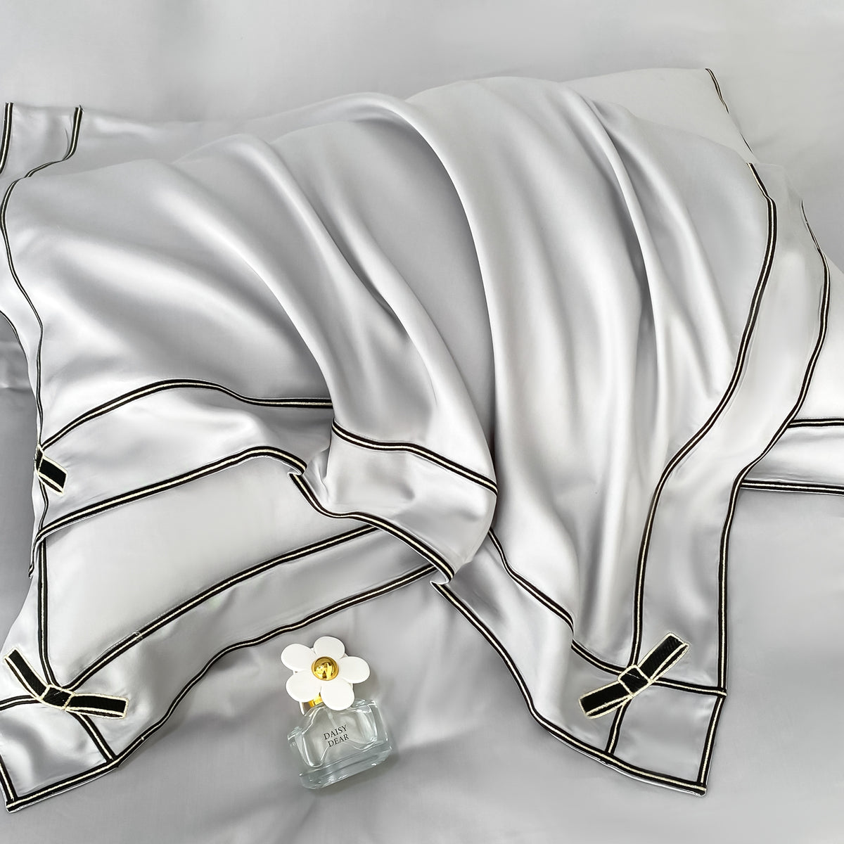 Nuria Silver Bamboo Fiber Breathable Princess Bowknot Bedding Set - DARIYA HOME